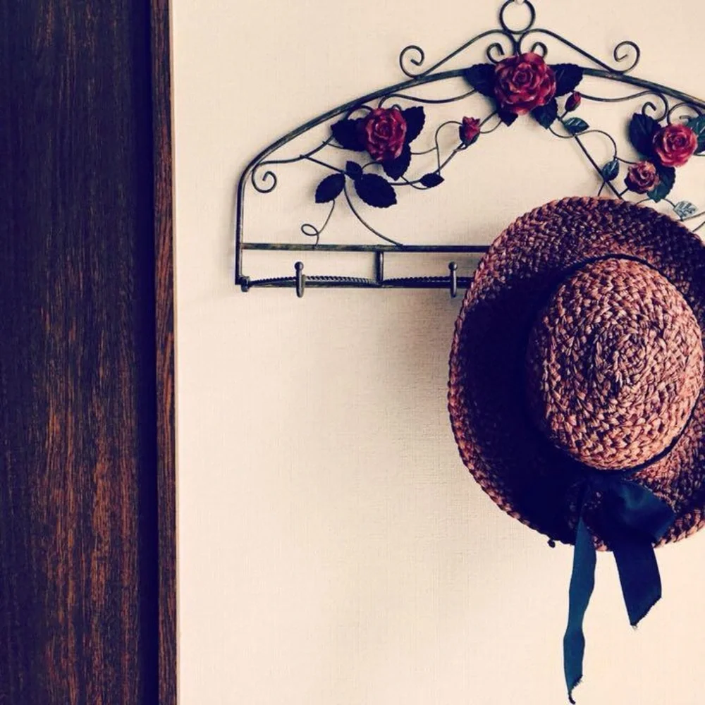 Floral Metal Wall Rack with Hooks